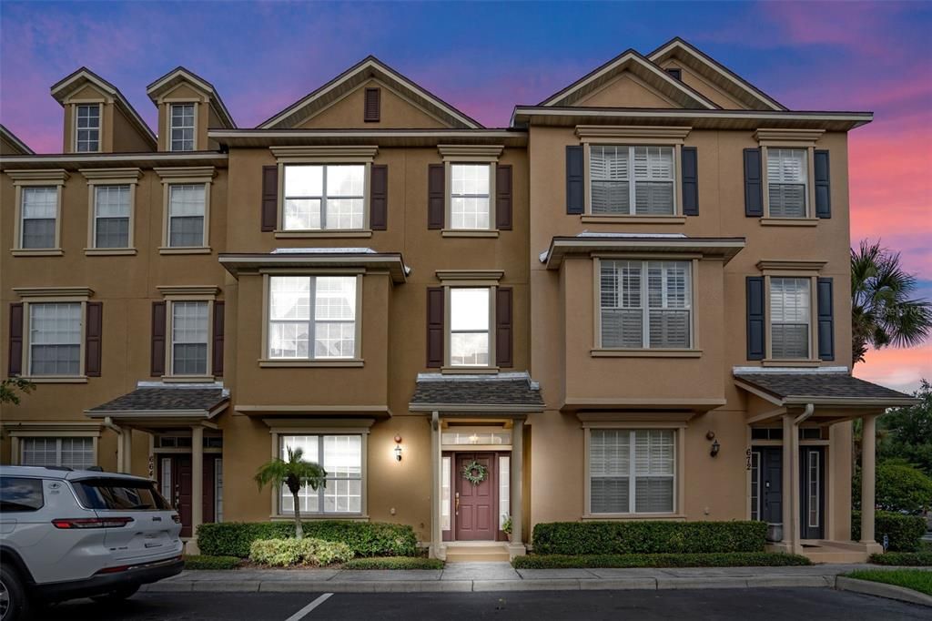 Под контрактом: $310,000 (4 спален, 2 ванн, 2146 Квадратных фут)