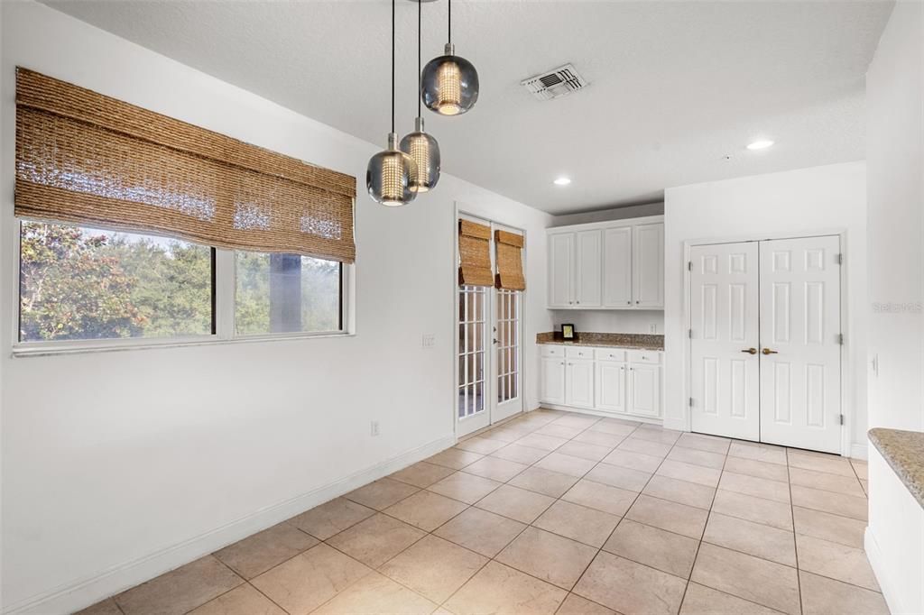 Под контрактом: $310,000 (4 спален, 2 ванн, 2146 Квадратных фут)