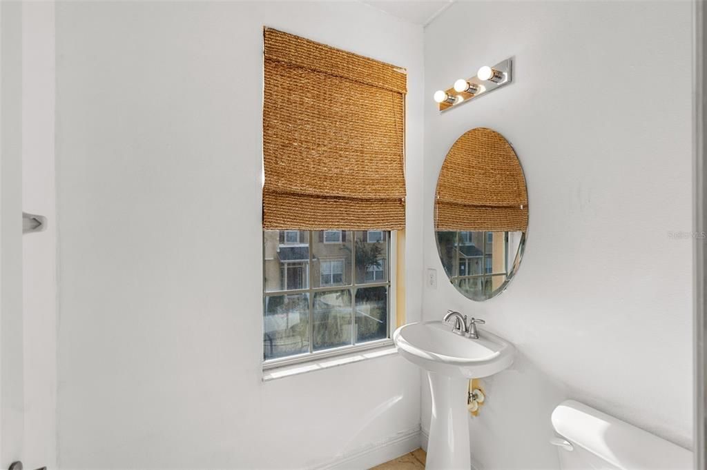 Под контрактом: $310,000 (4 спален, 2 ванн, 2146 Квадратных фут)