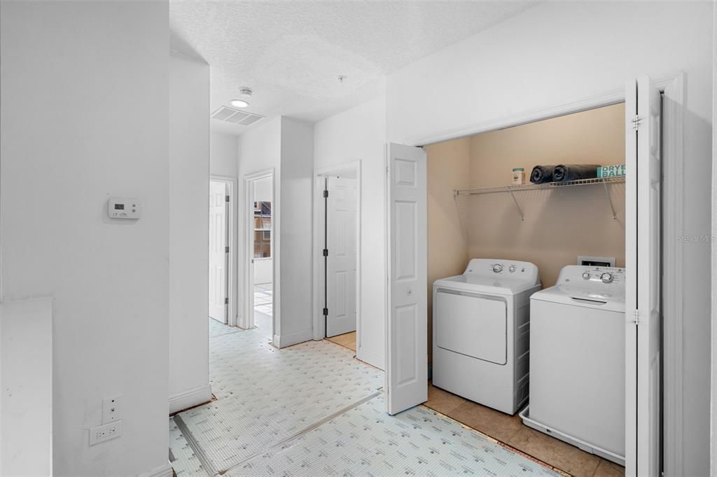 Под контрактом: $310,000 (4 спален, 2 ванн, 2146 Квадратных фут)