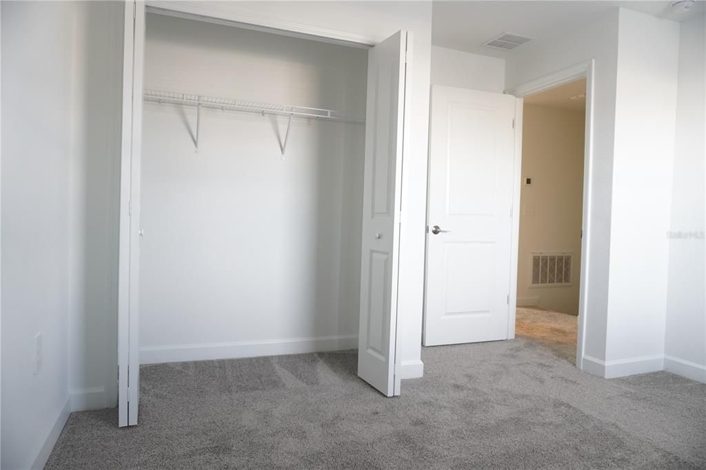 Под контрактом: $2,525 (3 спален, 2 ванн, 1636 Квадратных фут)