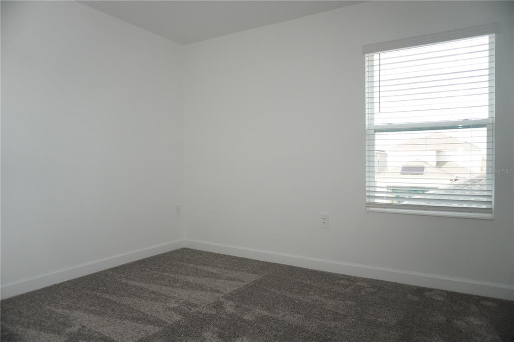 Под контрактом: $2,525 (3 спален, 2 ванн, 1636 Квадратных фут)