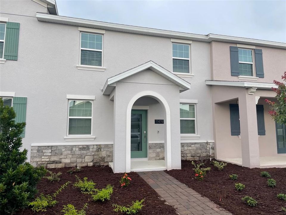 Под контрактом: $2,525 (3 спален, 2 ванн, 1636 Квадратных фут)