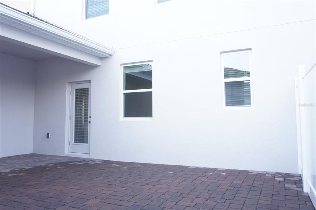 Под контрактом: $2,525 (3 спален, 2 ванн, 1636 Квадратных фут)