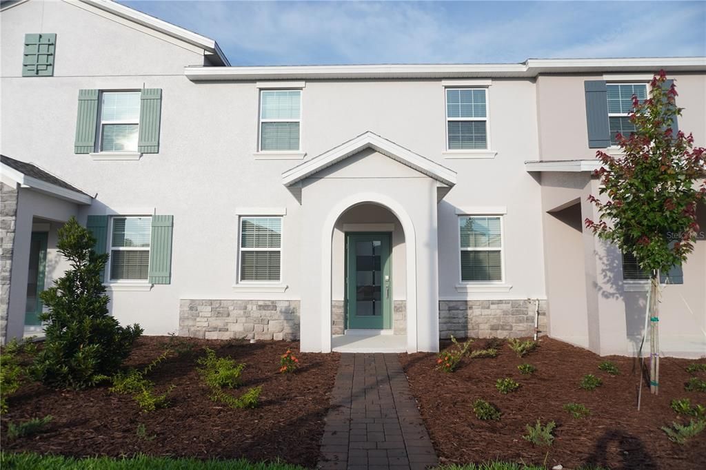 Под контрактом: $2,525 (3 спален, 2 ванн, 1636 Квадратных фут)