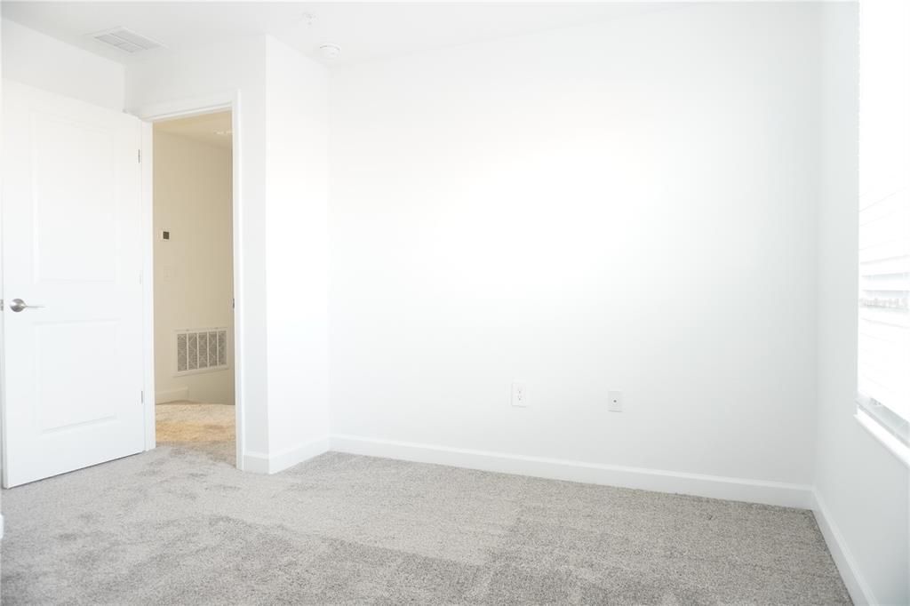 Под контрактом: $2,525 (3 спален, 2 ванн, 1636 Квадратных фут)