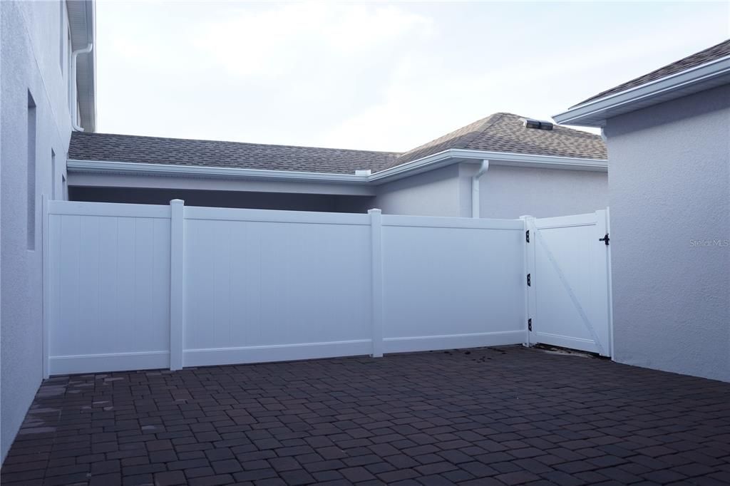 Под контрактом: $2,525 (3 спален, 2 ванн, 1636 Квадратных фут)