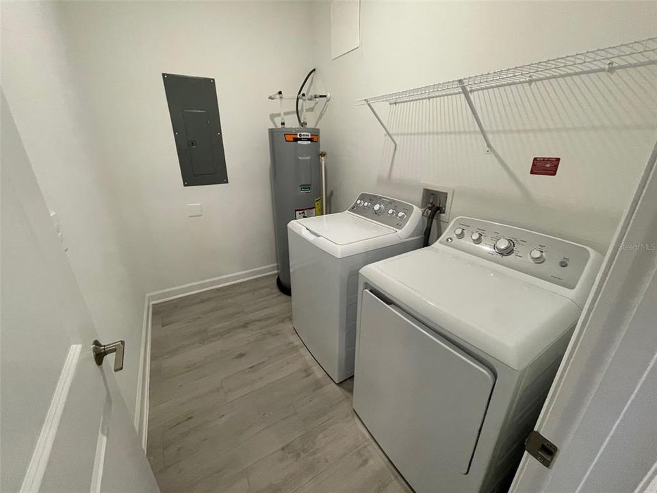 Под контрактом: $2,525 (3 спален, 2 ванн, 1636 Квадратных фут)