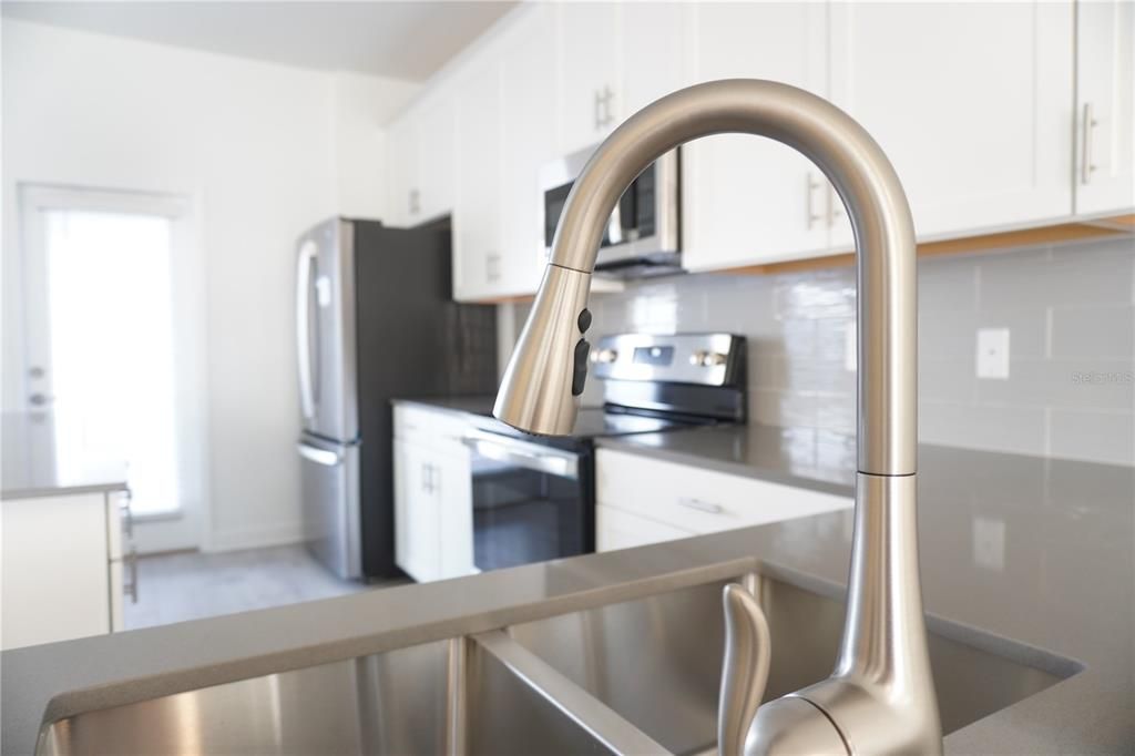 Под контрактом: $2,525 (3 спален, 2 ванн, 1636 Квадратных фут)