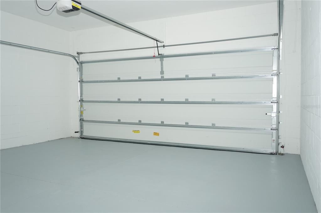 Под контрактом: $2,525 (3 спален, 2 ванн, 1636 Квадратных фут)