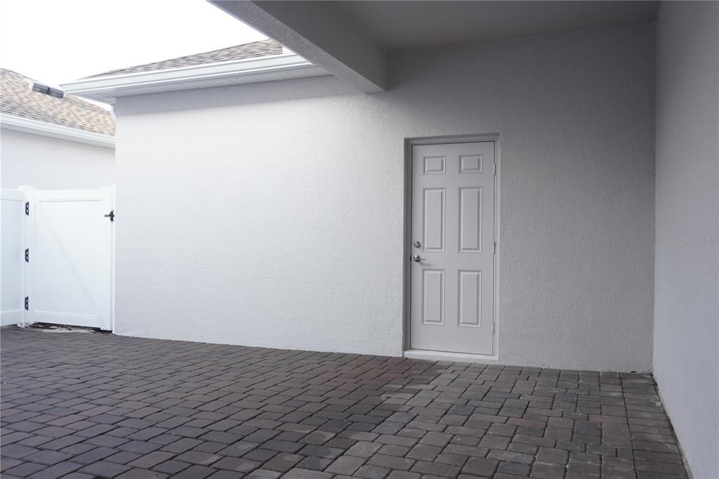 Под контрактом: $2,525 (3 спален, 2 ванн, 1636 Квадратных фут)