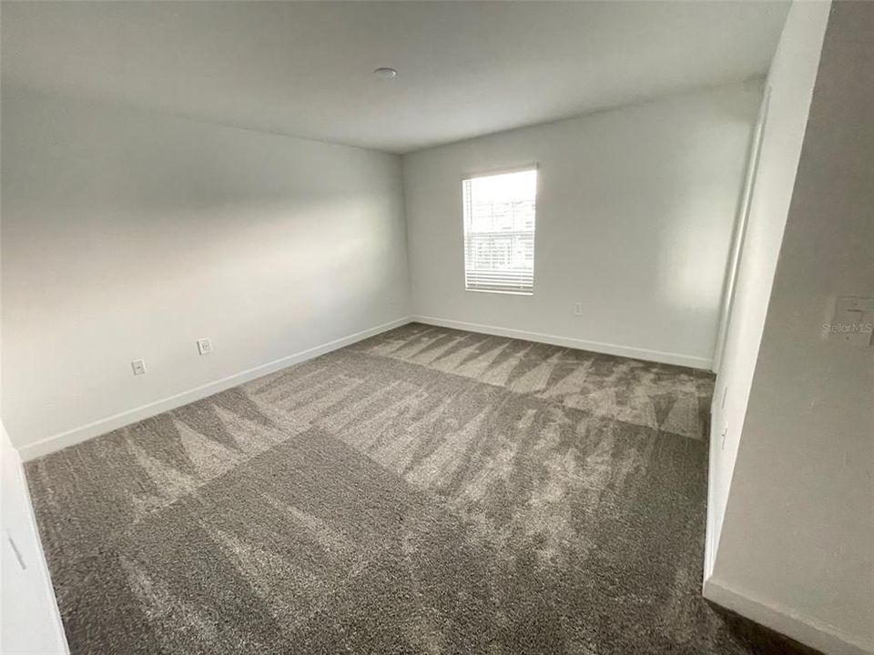 Под контрактом: $2,525 (3 спален, 2 ванн, 1636 Квадратных фут)