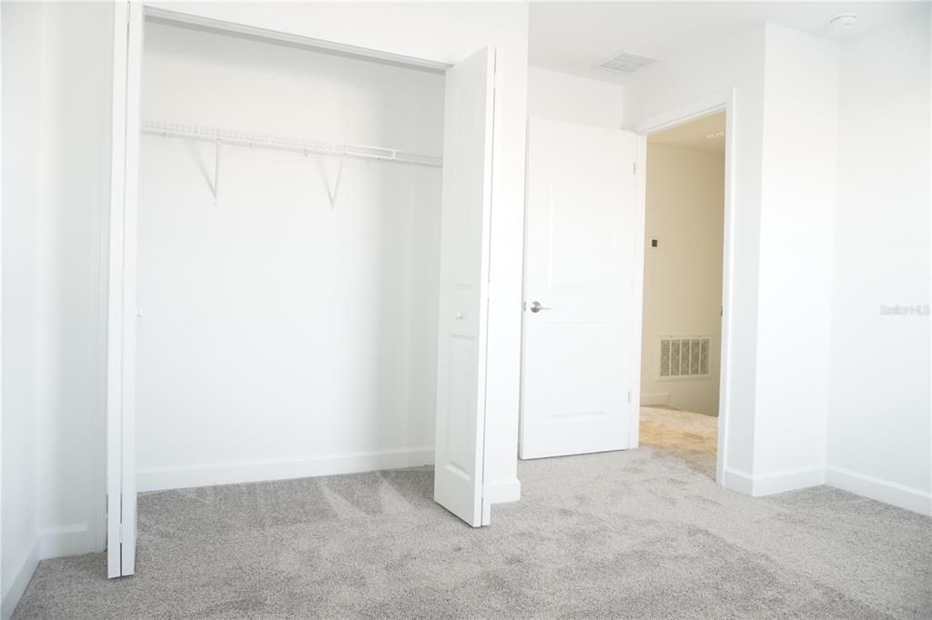 Под контрактом: $2,525 (3 спален, 2 ванн, 1636 Квадратных фут)