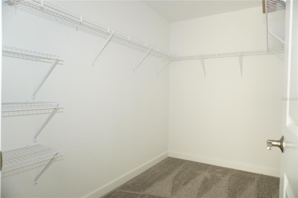 Под контрактом: $2,525 (3 спален, 2 ванн, 1636 Квадратных фут)