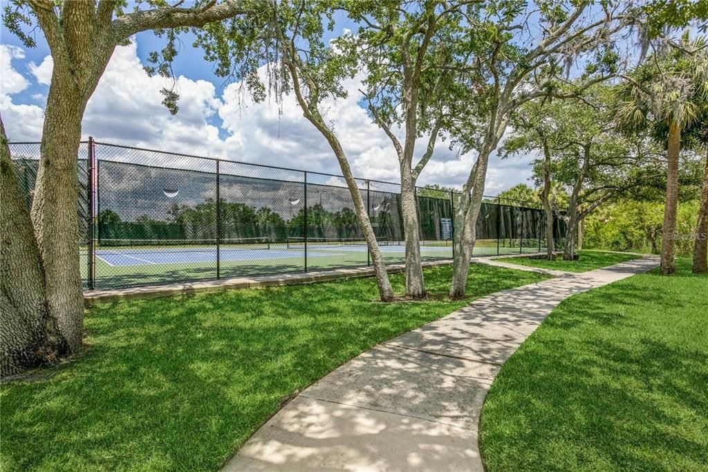 合同活跃: $2,100 (2 贝兹, 2 浴室, 1027 平方英尺)