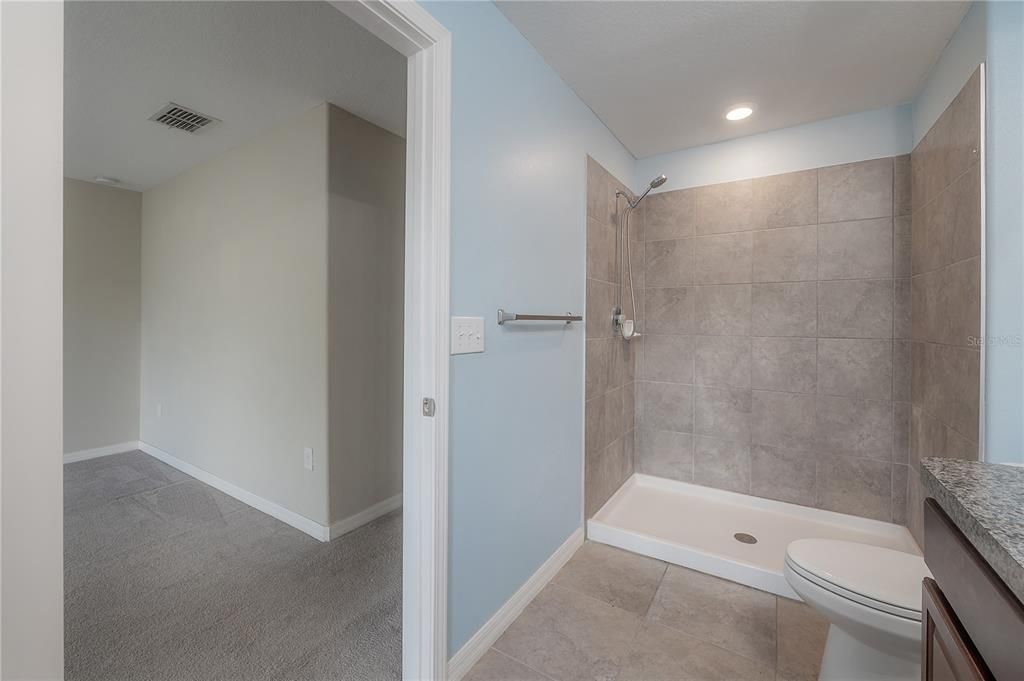 For Rent: $2,300 (3 beds, 2 baths, 1928 Square Feet)