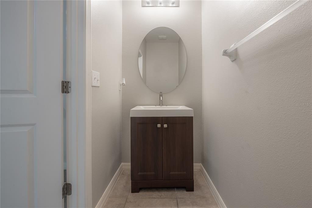 For Rent: $2,300 (3 beds, 2 baths, 1928 Square Feet)