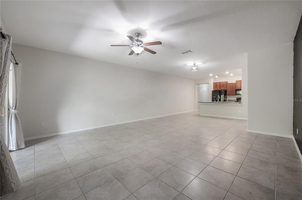 For Rent: $2,300 (3 beds, 2 baths, 1928 Square Feet)