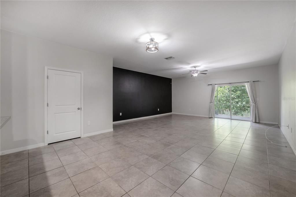 For Rent: $2,300 (3 beds, 2 baths, 1928 Square Feet)