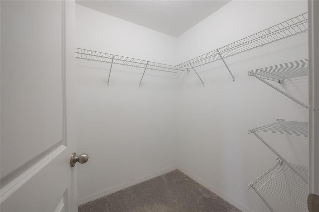 For Rent: $2,300 (3 beds, 2 baths, 1928 Square Feet)