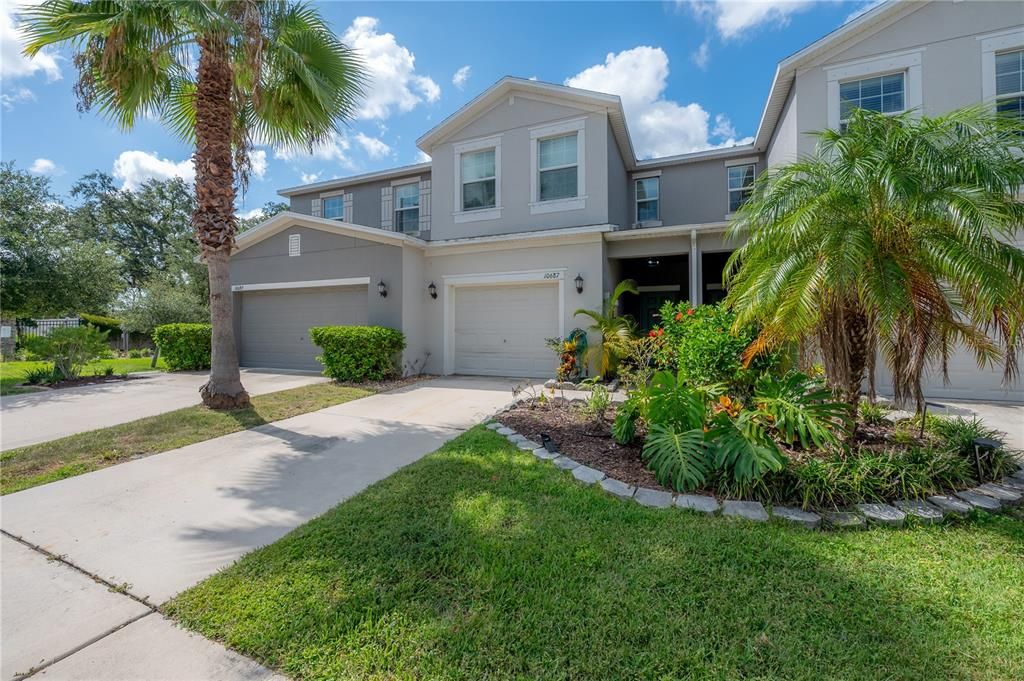 For Rent: $2,300 (3 beds, 2 baths, 1928 Square Feet)