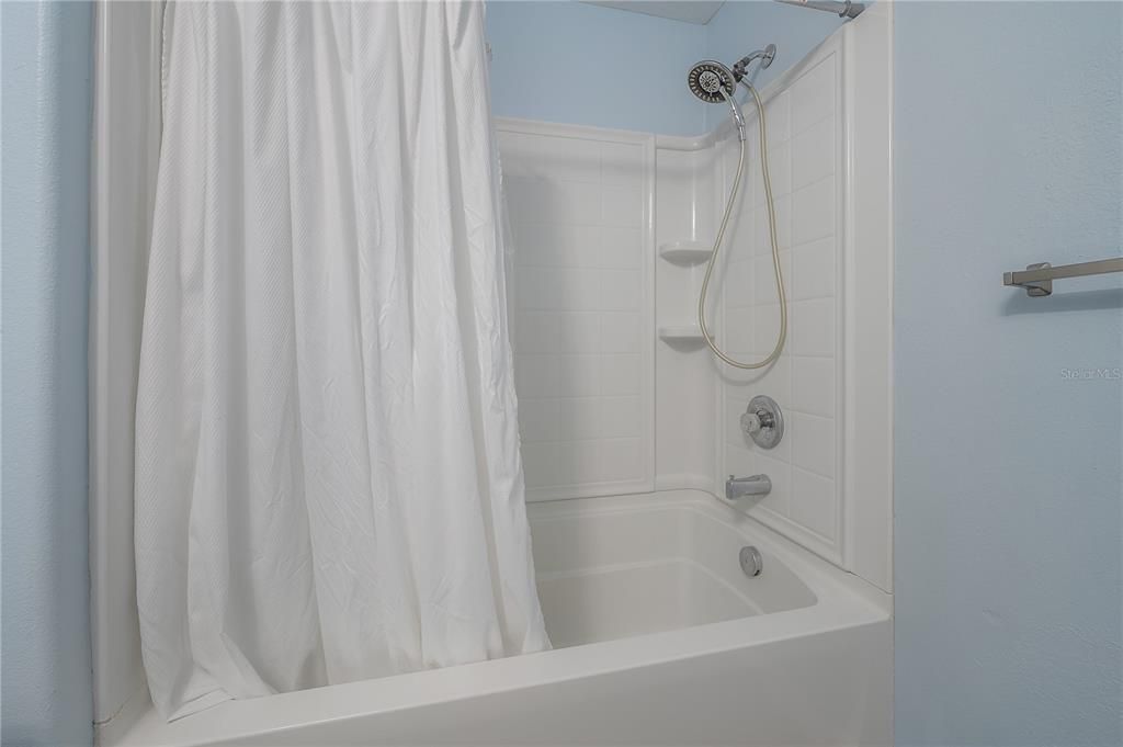 For Rent: $2,300 (3 beds, 2 baths, 1928 Square Feet)