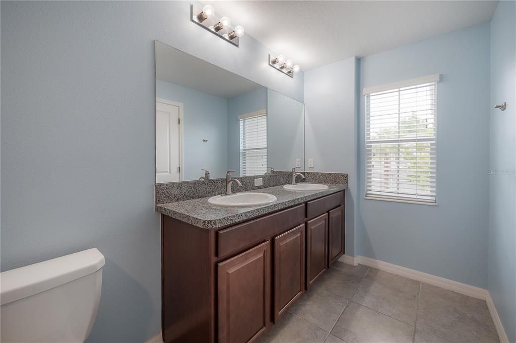 For Rent: $2,300 (3 beds, 2 baths, 1928 Square Feet)