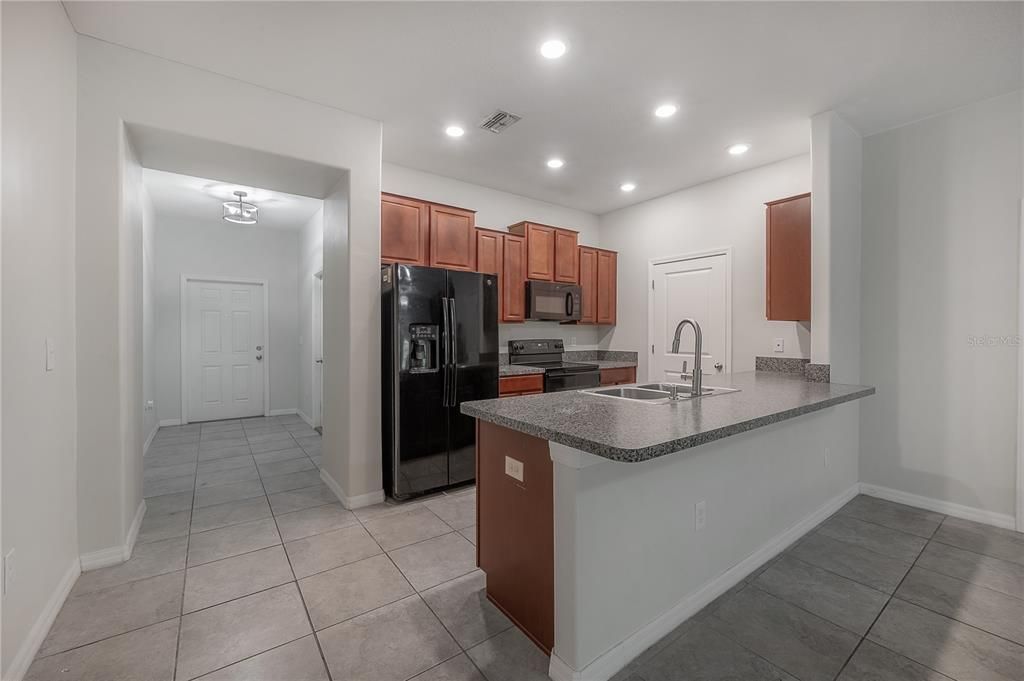 For Rent: $2,300 (3 beds, 2 baths, 1928 Square Feet)