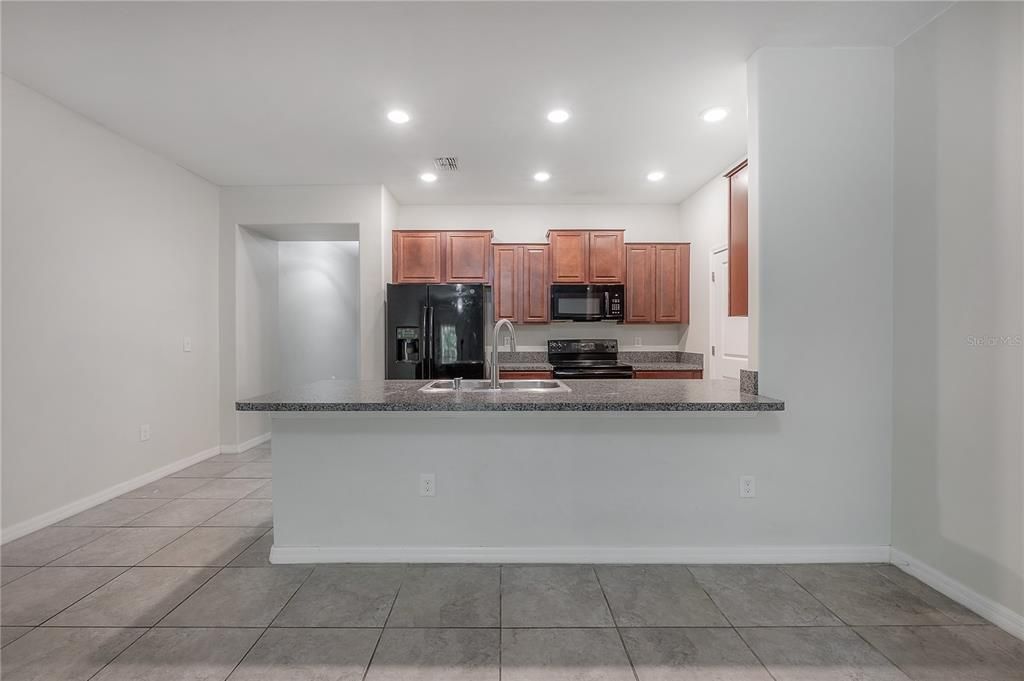 For Rent: $2,300 (3 beds, 2 baths, 1928 Square Feet)