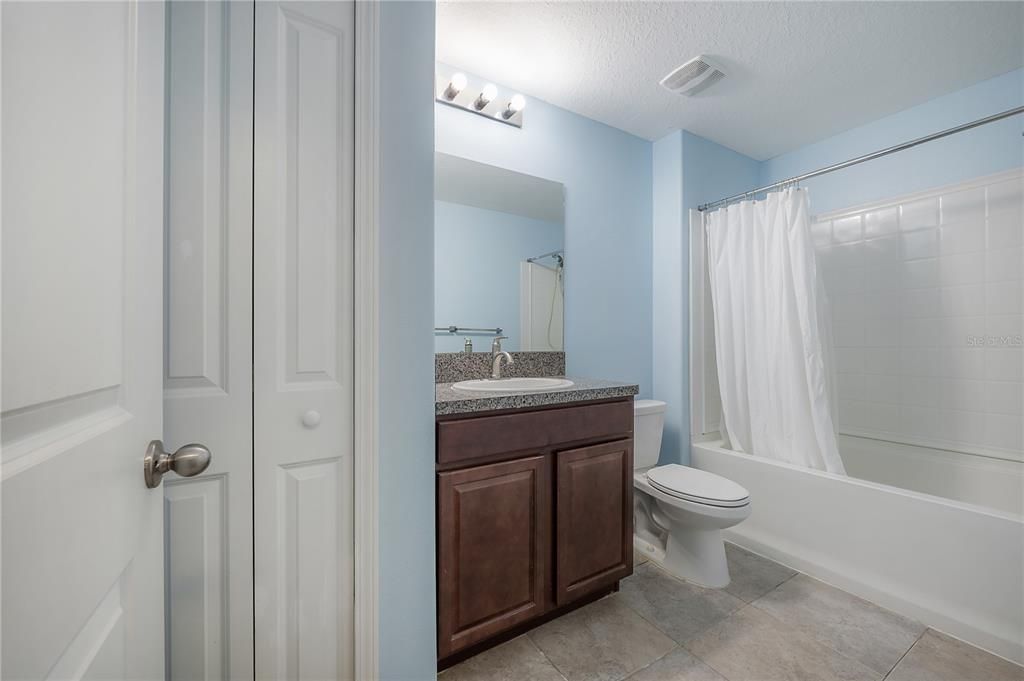 For Rent: $2,300 (3 beds, 2 baths, 1928 Square Feet)