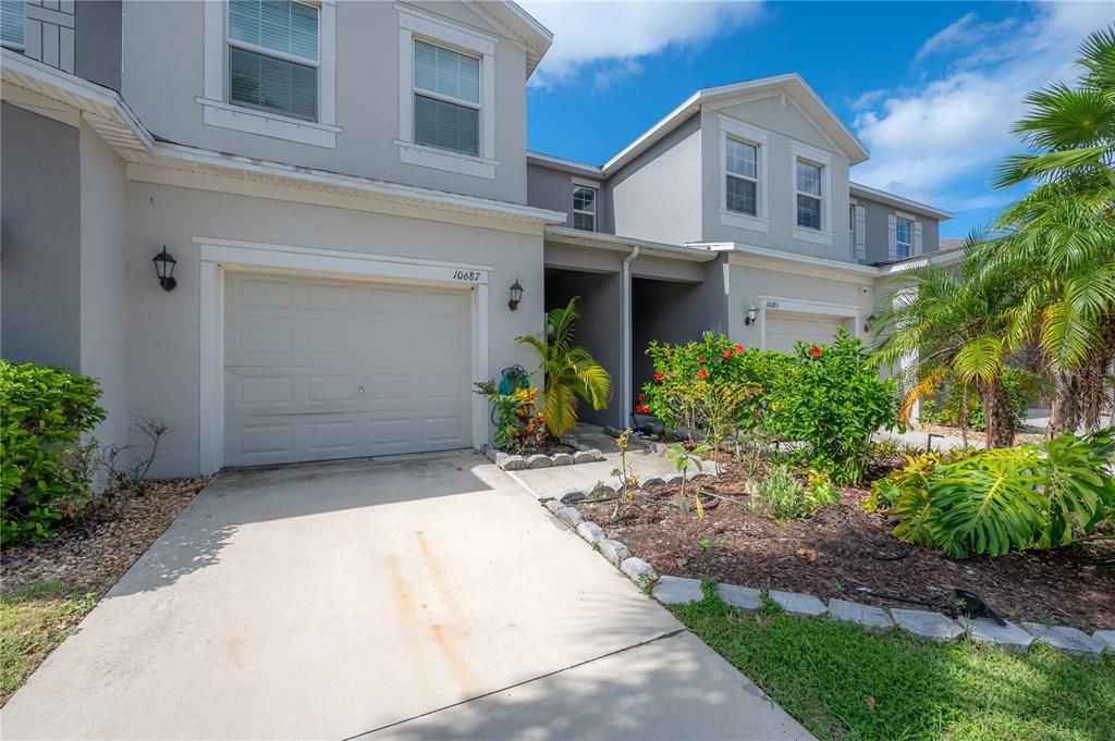 For Rent: $2,300 (3 beds, 2 baths, 1928 Square Feet)