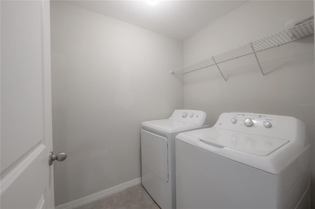 For Rent: $2,300 (3 beds, 2 baths, 1928 Square Feet)