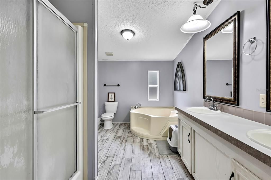 For Sale: $399,995 (3 beds, 2 baths, 1620 Square Feet)