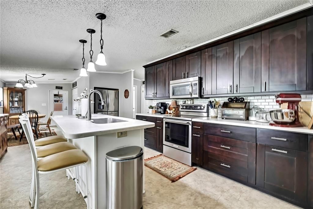 For Sale: $399,995 (3 beds, 2 baths, 1620 Square Feet)