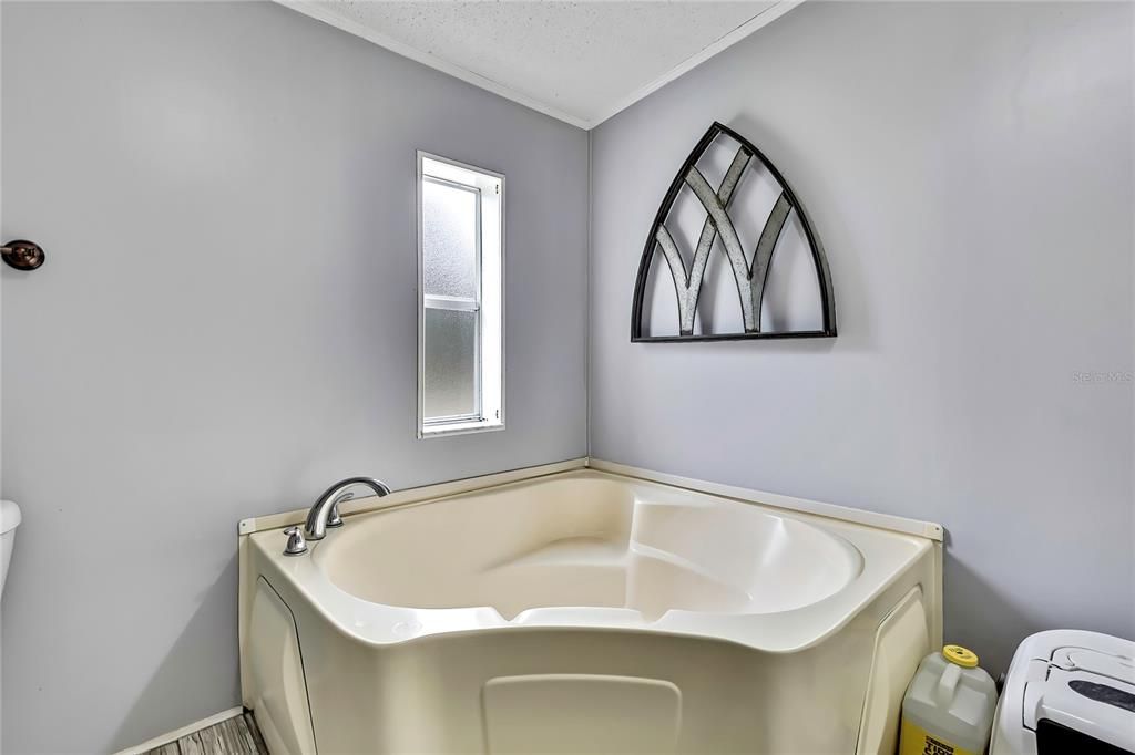 For Sale: $399,995 (3 beds, 2 baths, 1620 Square Feet)