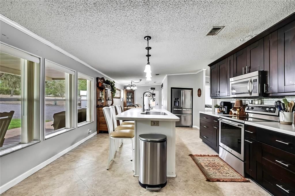 For Sale: $399,995 (3 beds, 2 baths, 1620 Square Feet)