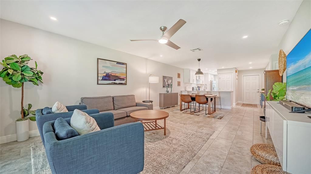Active With Contract: $2,500 (2 beds, 2 baths, 1118 Square Feet)