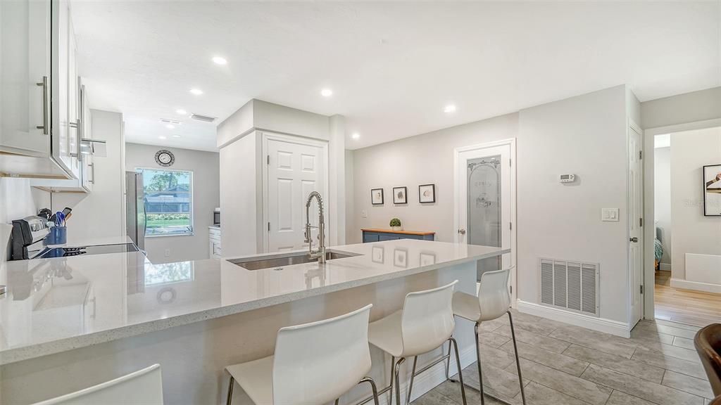 Active With Contract: $2,500 (2 beds, 2 baths, 1118 Square Feet)