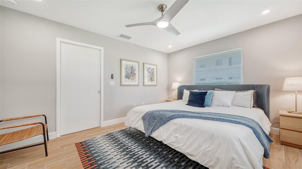 Active With Contract: $2,500 (2 beds, 2 baths, 1118 Square Feet)