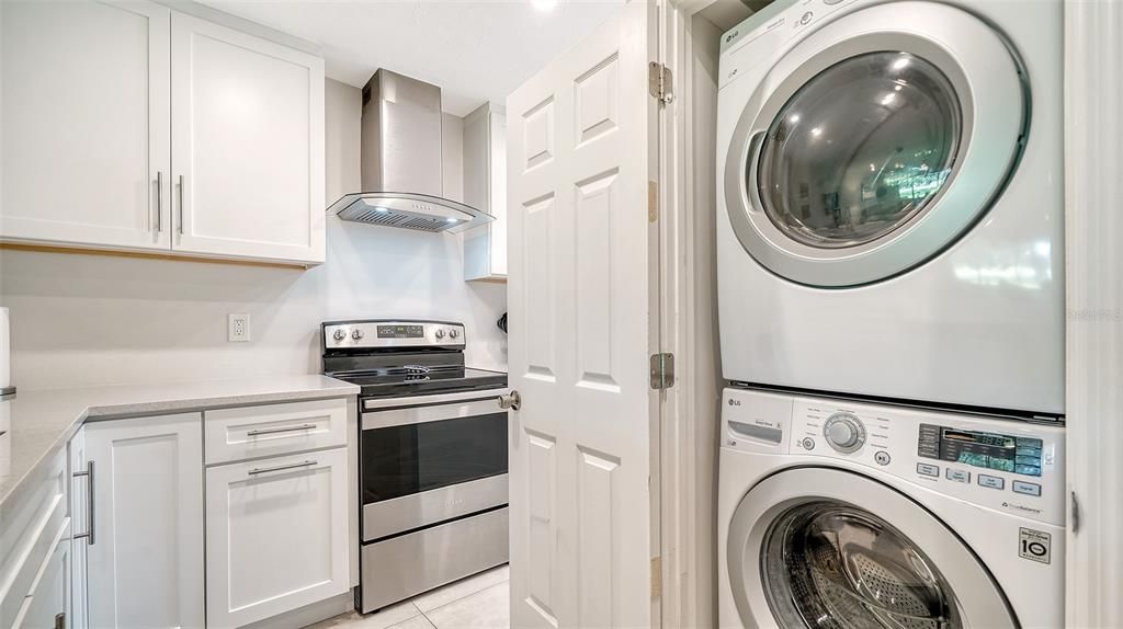 Active With Contract: $2,500 (2 beds, 2 baths, 1118 Square Feet)