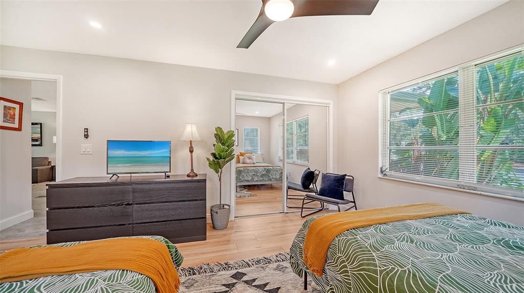 Active With Contract: $2,500 (2 beds, 2 baths, 1118 Square Feet)