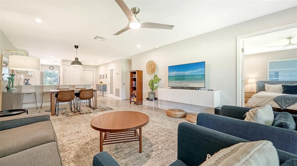 Active With Contract: $2,500 (2 beds, 2 baths, 1118 Square Feet)