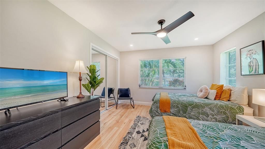 Active With Contract: $2,500 (2 beds, 2 baths, 1118 Square Feet)