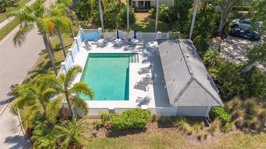 Active With Contract: $2,500 (2 beds, 2 baths, 1118 Square Feet)