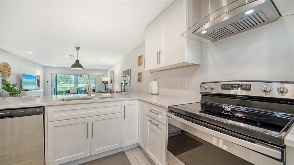 Active With Contract: $2,500 (2 beds, 2 baths, 1118 Square Feet)