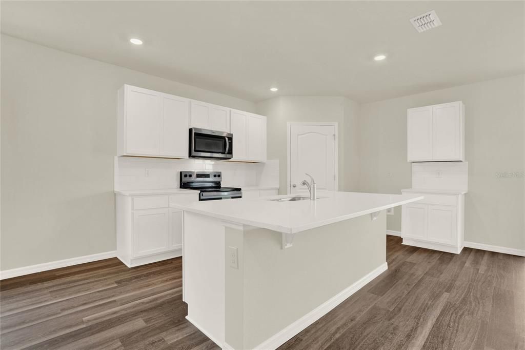 Под контрактом: $479,990 (5 спален, 3 ванн, 2663 Квадратных фут)