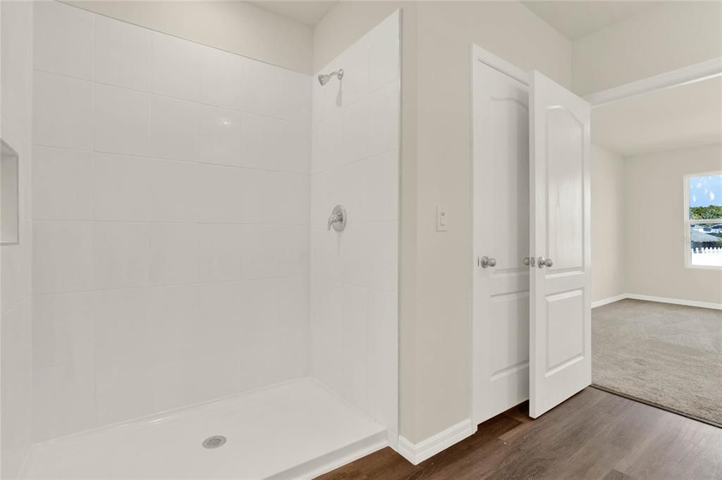 Под контрактом: $479,990 (5 спален, 3 ванн, 2663 Квадратных фут)