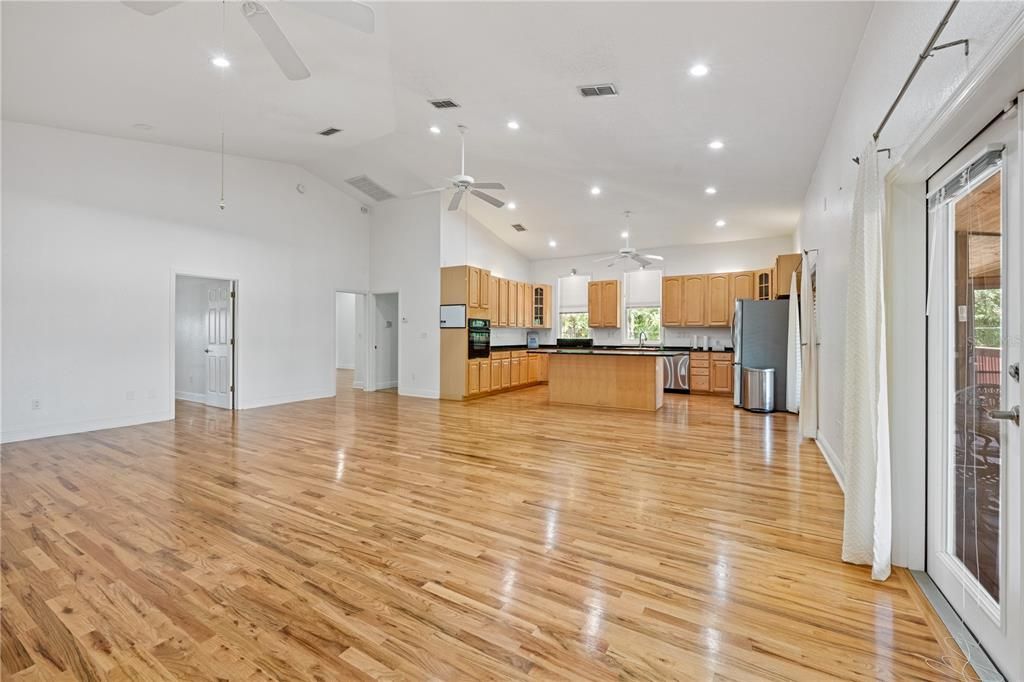 На продажу: $685,000 (2 спален, 2 ванн, 1575 Квадратных фут)