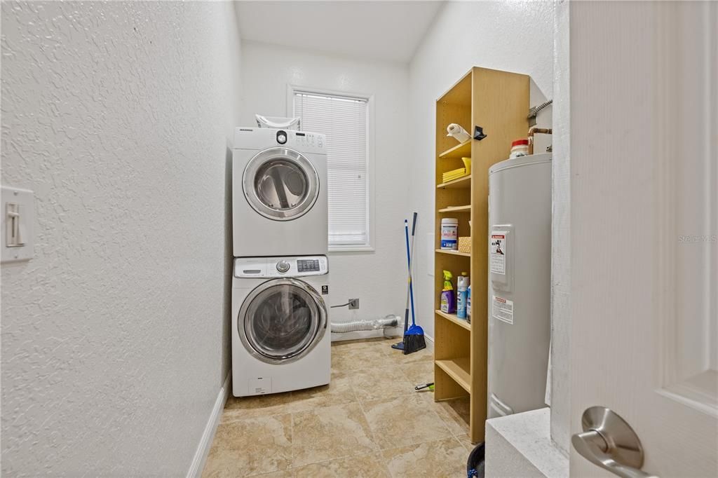 На продажу: $685,000 (2 спален, 2 ванн, 1575 Квадратных фут)