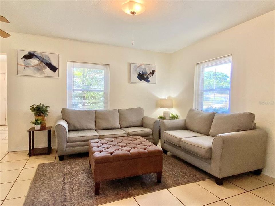 Activo con contrato: $2,200 (3 camas, 2 baños, 1491 Pies cuadrados)